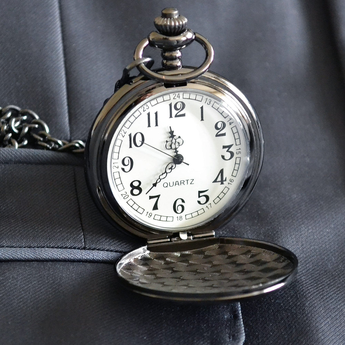 Taschenuhr mit Gravur Uhr personalisiert Farbe Schwarz Taschenuhr mit Kette Uhr Monogramm Geschenkidee Kommunion