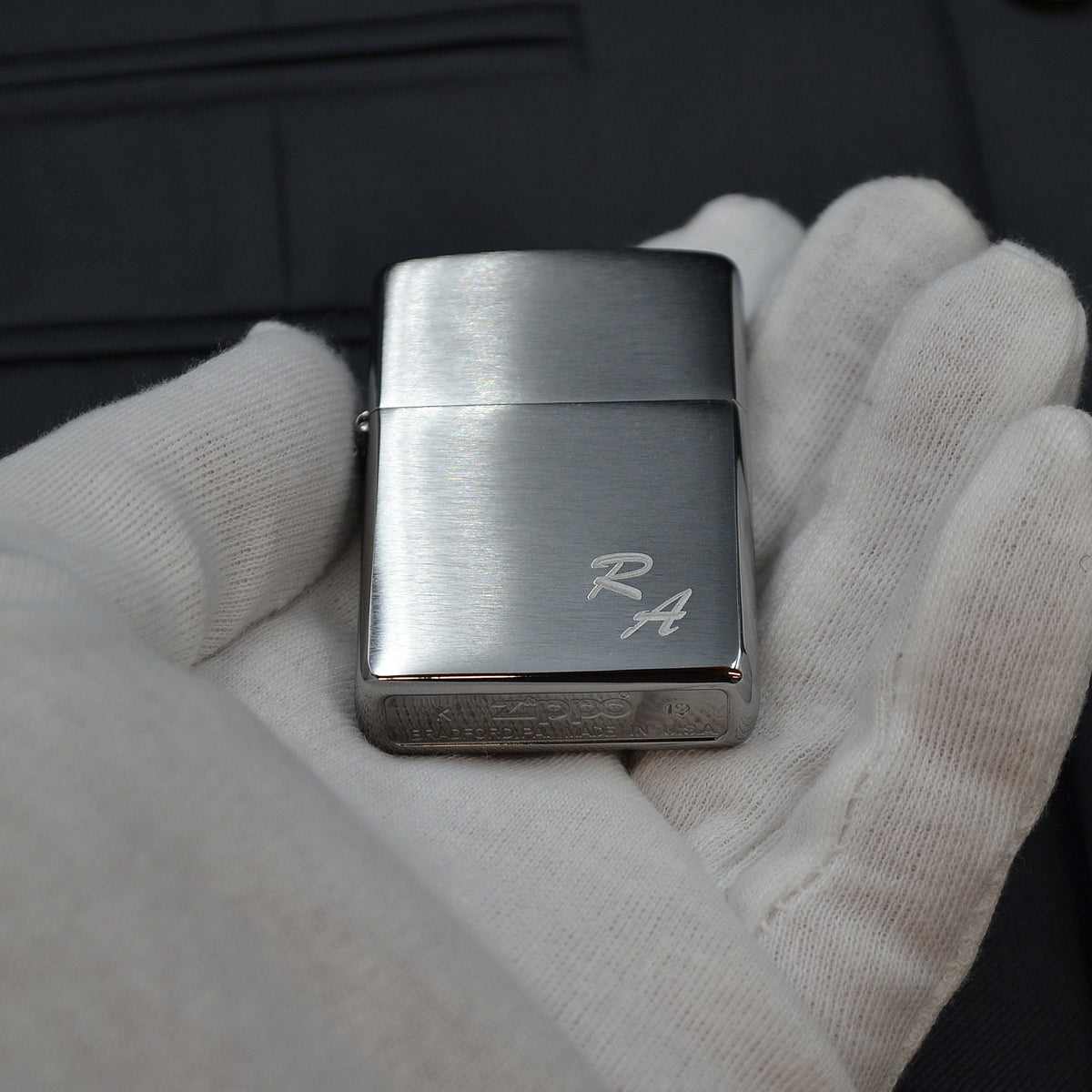 Zippo mit Gravur Monogramm Benzinfeuerzeug Wunshgravur Sturmfeuerzeug Initiale Geschenkidee Brautpapa Geschenk Trauzeuge Chrom gebürstet