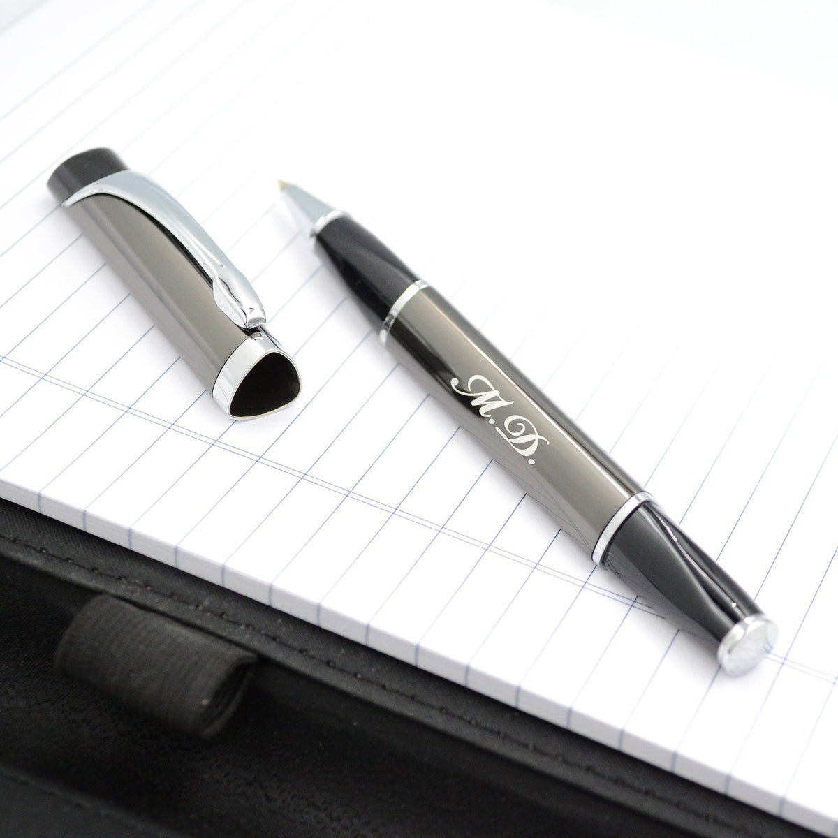 Kugelschreiber mit Monogramm Kuli dreieckig Tintenroller Wunschgravur Geschenk Arzt Geschenkidee Abitur Stift mit Lasergravur