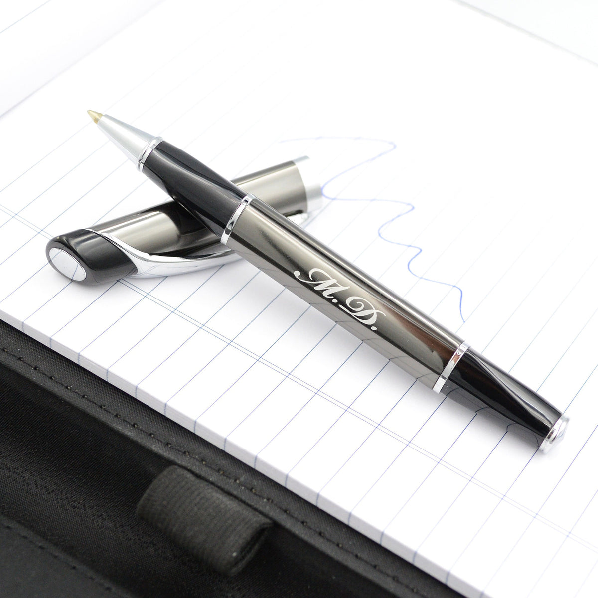 Kugelschreiber mit Monogramm Kuli dreieckig Tintenroller Wunschgravur Geschenk Arzt Geschenkidee Abitur Stift mit Lasergravur