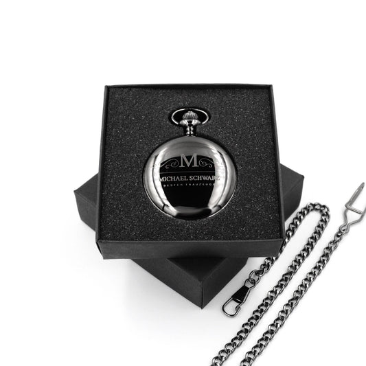 Taschenuhr mit Gravur Uhr personalisiert Farbe Schwarz Taschenuhr mit Kette Uhr Monogramm Geschenkidee Kommunion